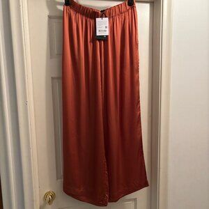 NWT Able Live Fashionable Alayna Satin Wide leg Pant Size: Medium